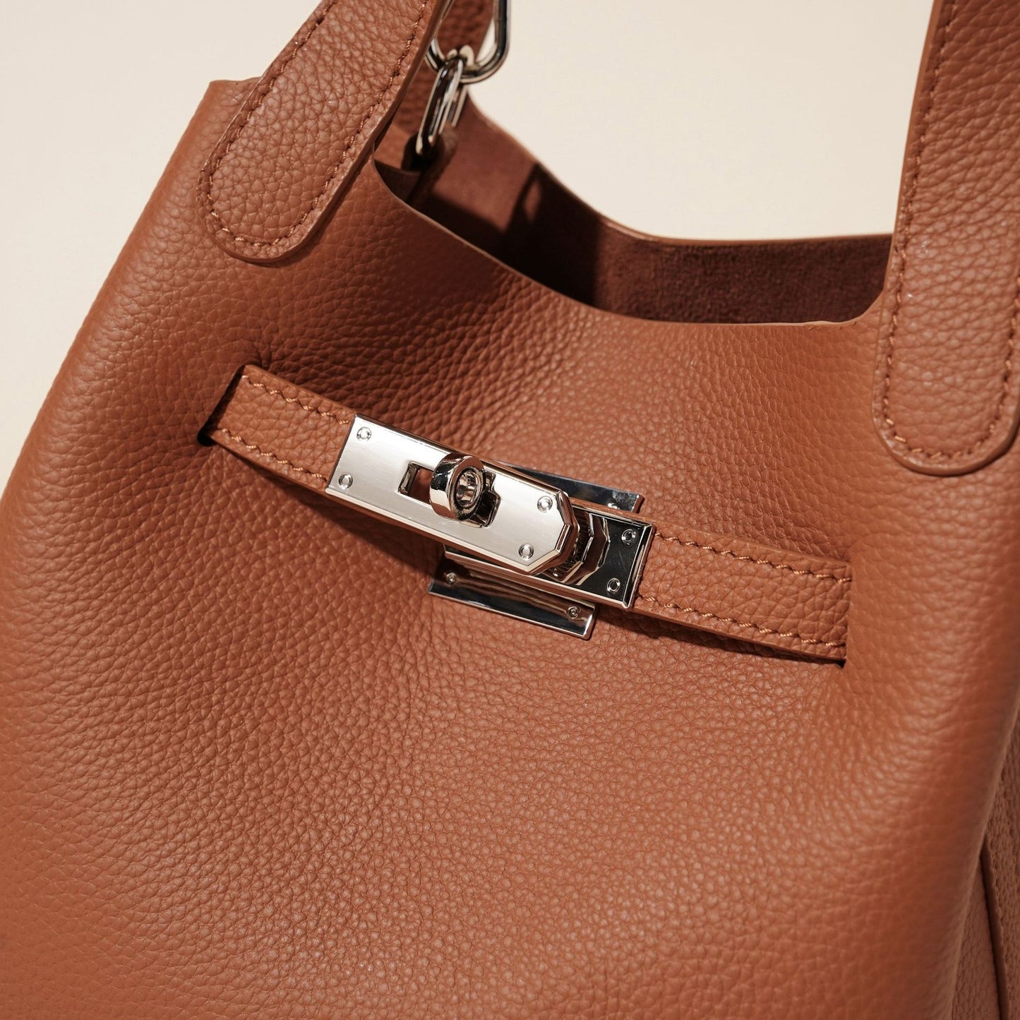 2025 New Genuine Leather Litchi Texture Basket Bag Single Shoulder Crossbody Underarm Bag Bucket Bag Commuter Fashion Women's Bag